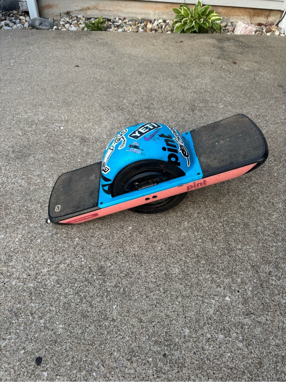Onewheel Pint - Bright Blue Fender with Pink Sides - With Charger